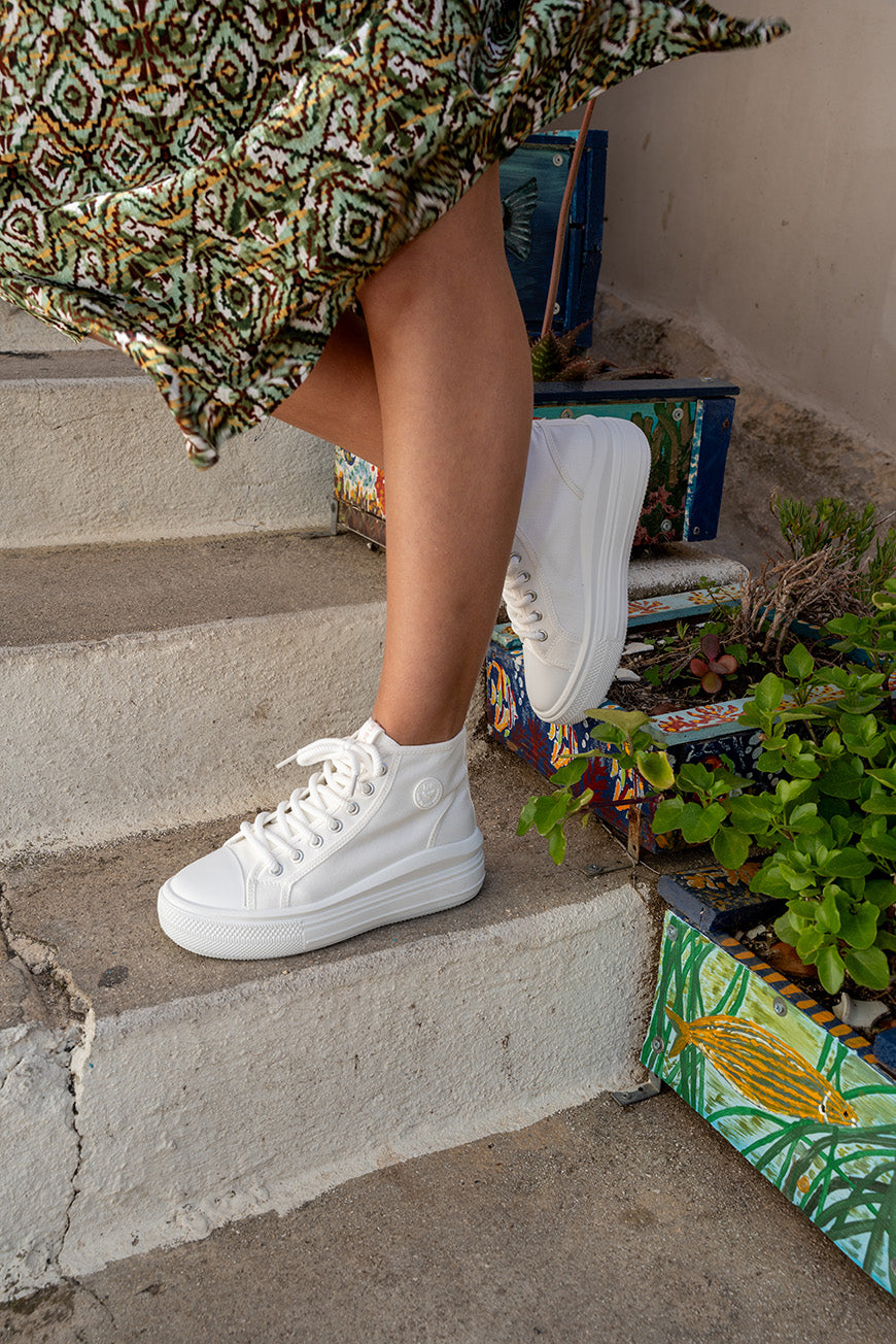 Chuck Taylor Converse Blanche Et Robe Baskets Montantes Robe