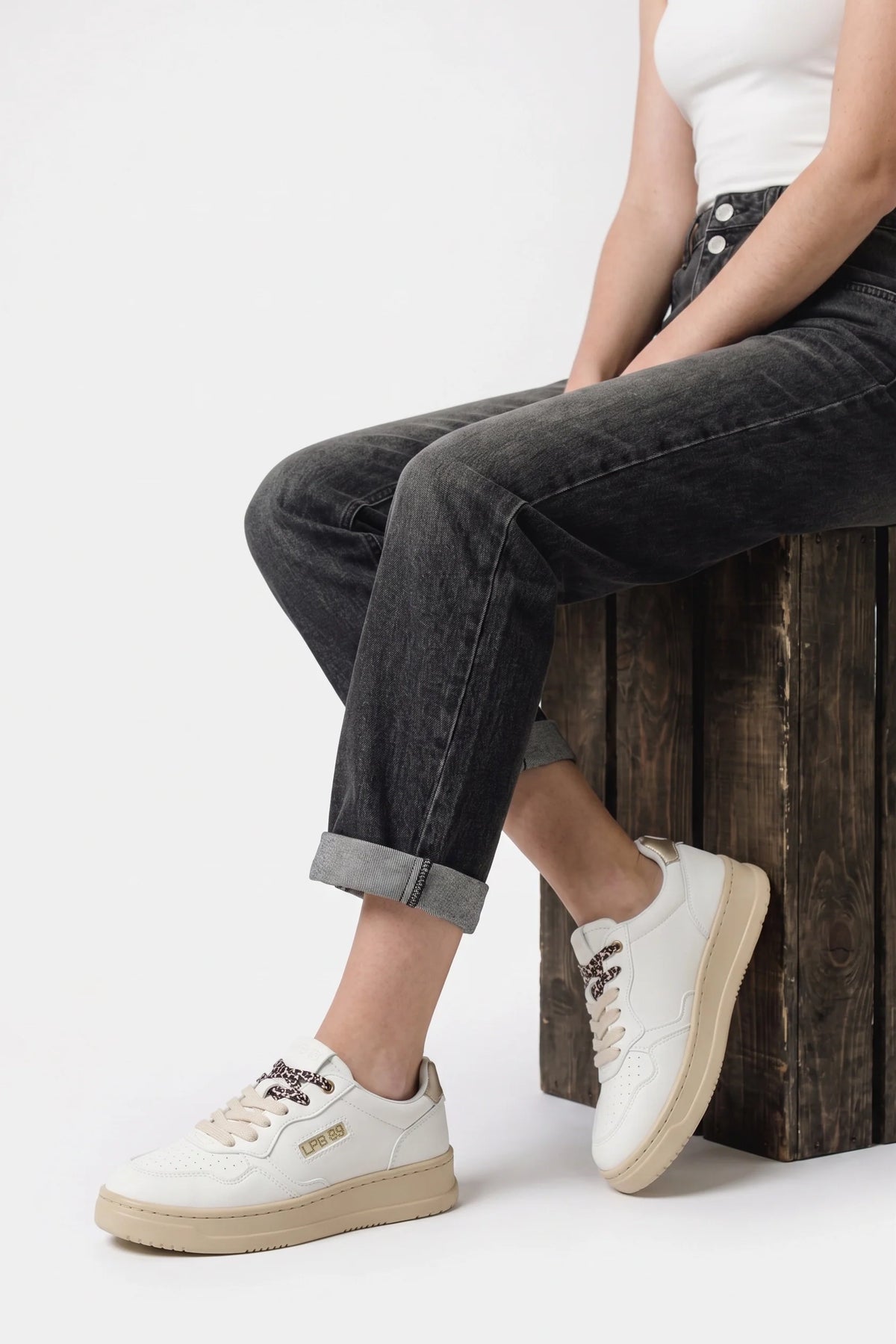 BASKETS NAELA BLANC