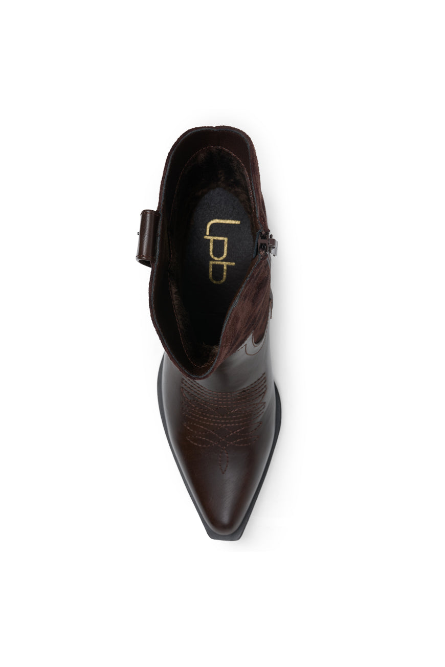 Vue de dessus des bottines Phoebe choco, doublure façon léopard et empiècement brodé sur l'empeigne.