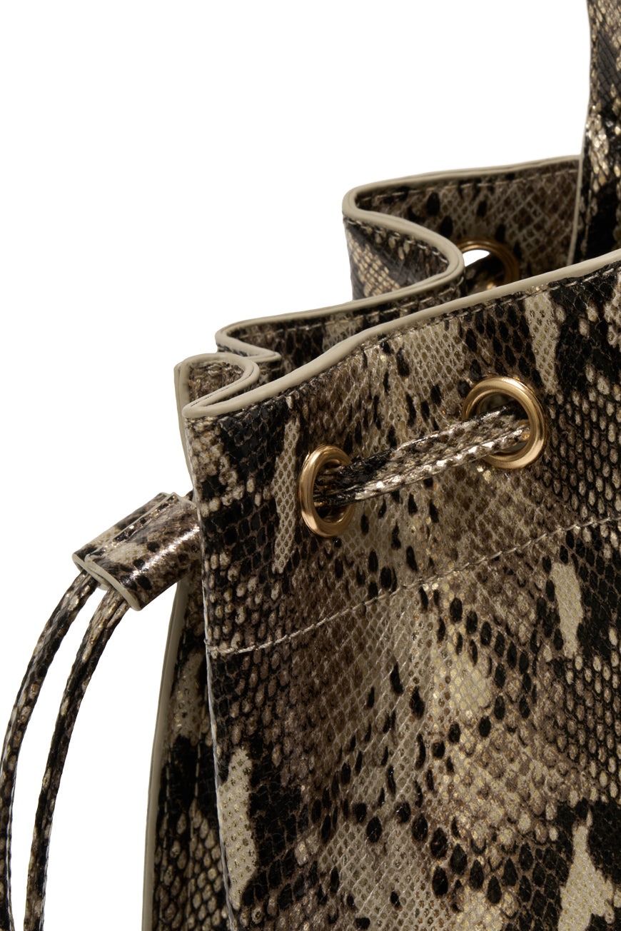 SAC A MAIN PLACIDA PYTHON