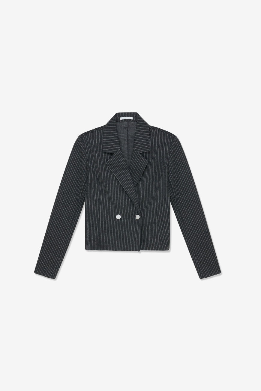 Veste Malycia rayures brillantes crop croisée, packshot produit à plat sur fond blanc.