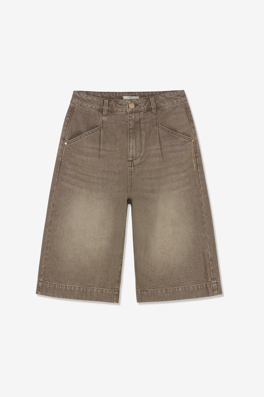 Bermuda Nejla taupe large à pinces, packshot produit à plat sur fond blanc.