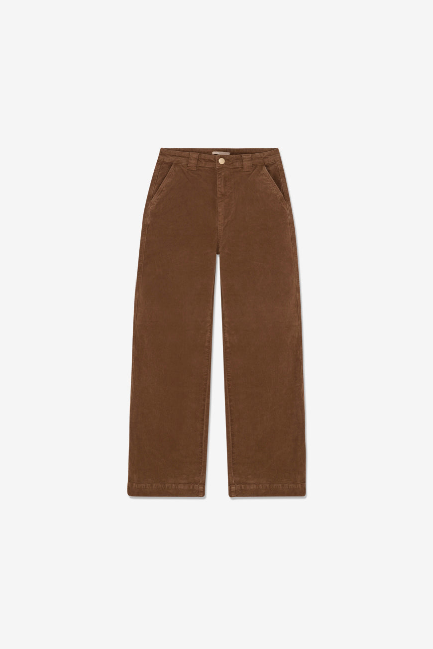 Pantalon Isore choco en velours côtelé large, packshot produit à plat sur fond blanc.