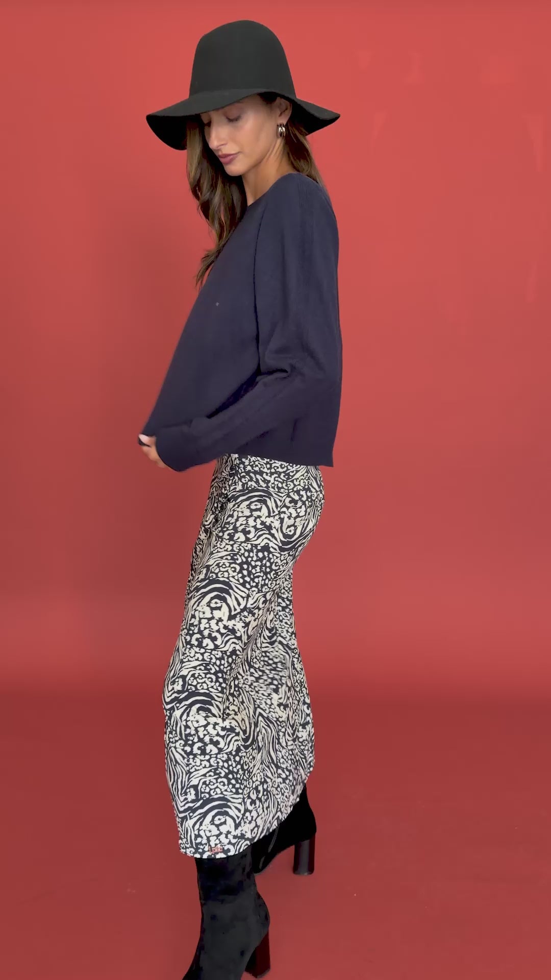 Pull Paolina marine et jupe Jaya print Nala