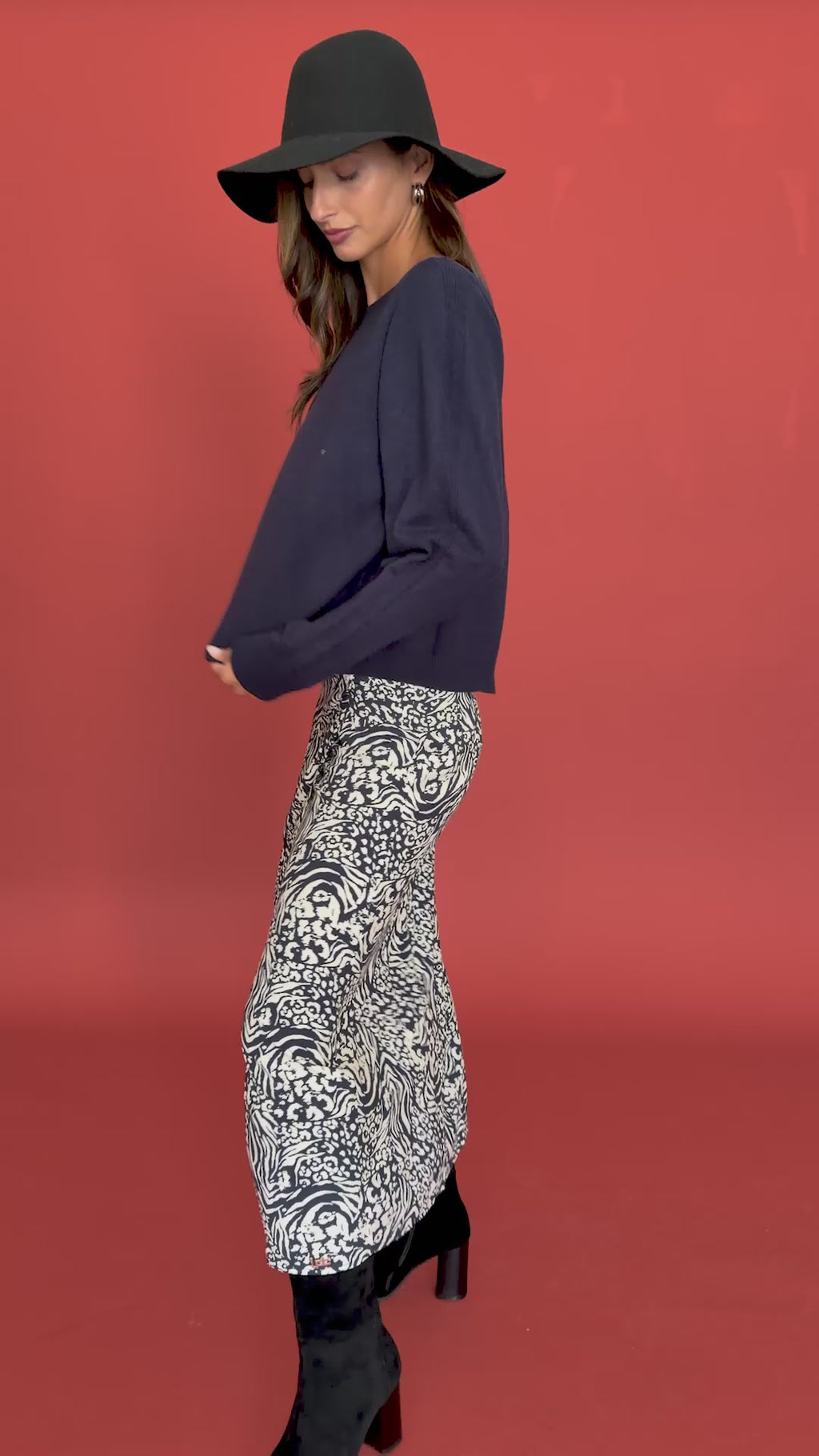 Pull Paolina marine et jupe Jaya print Nala