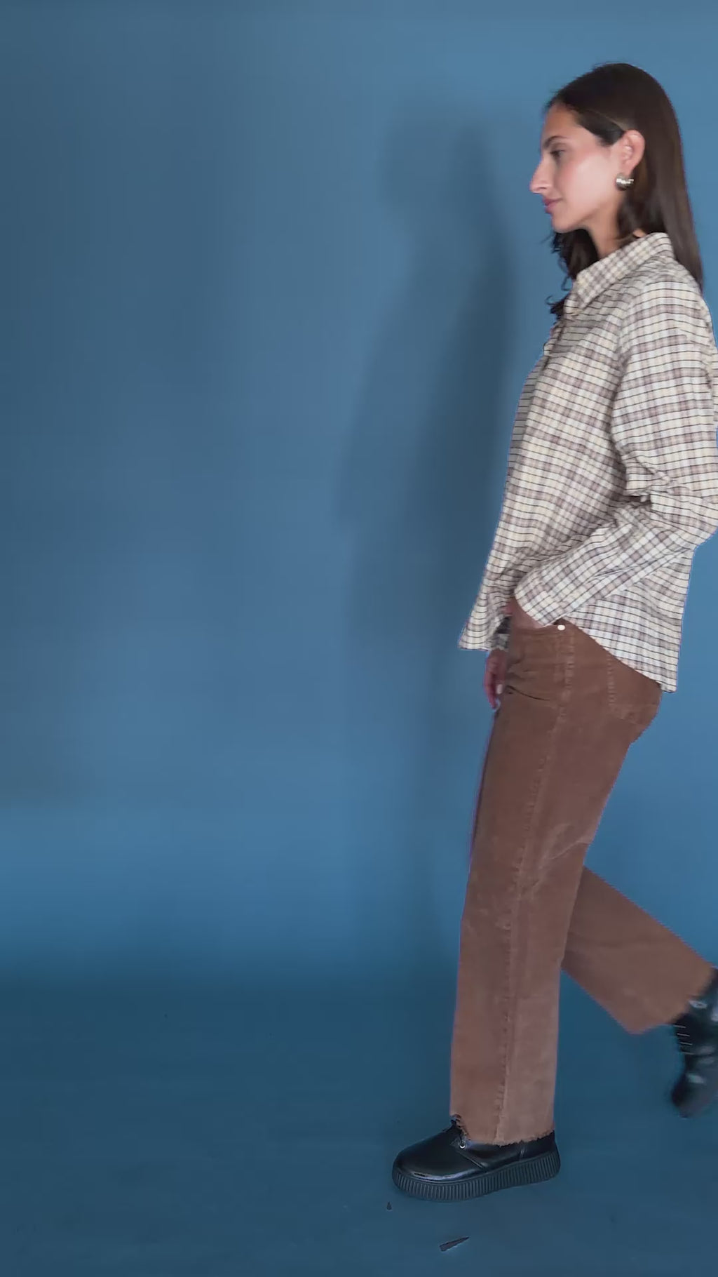 Pantalon Paulina choco et chemise Nelia carreaux waffle