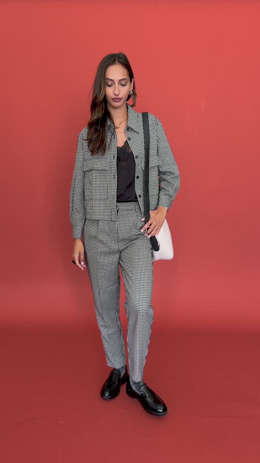 Veste Marinelle motif London, pantalon Cloe motif London et top Jewel noir