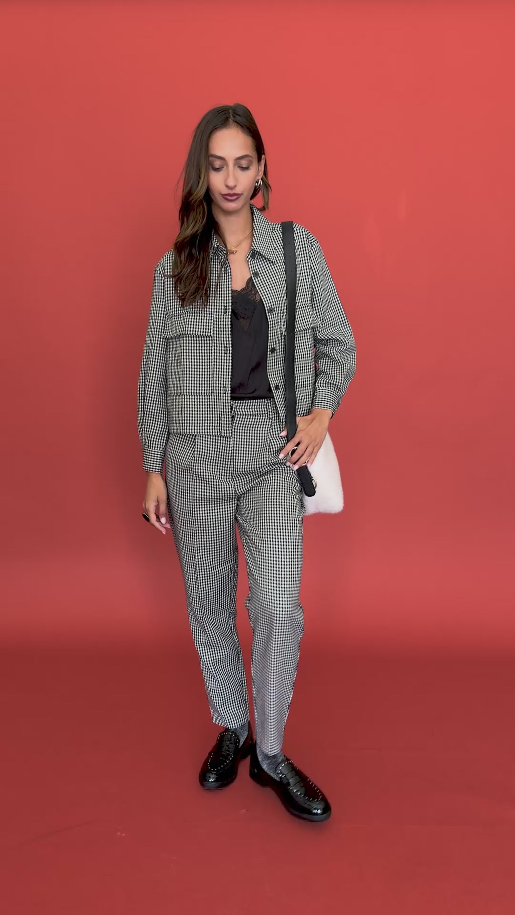 Veste Marinelle motif London, pantalon Cloe motif London et top Jewel noir